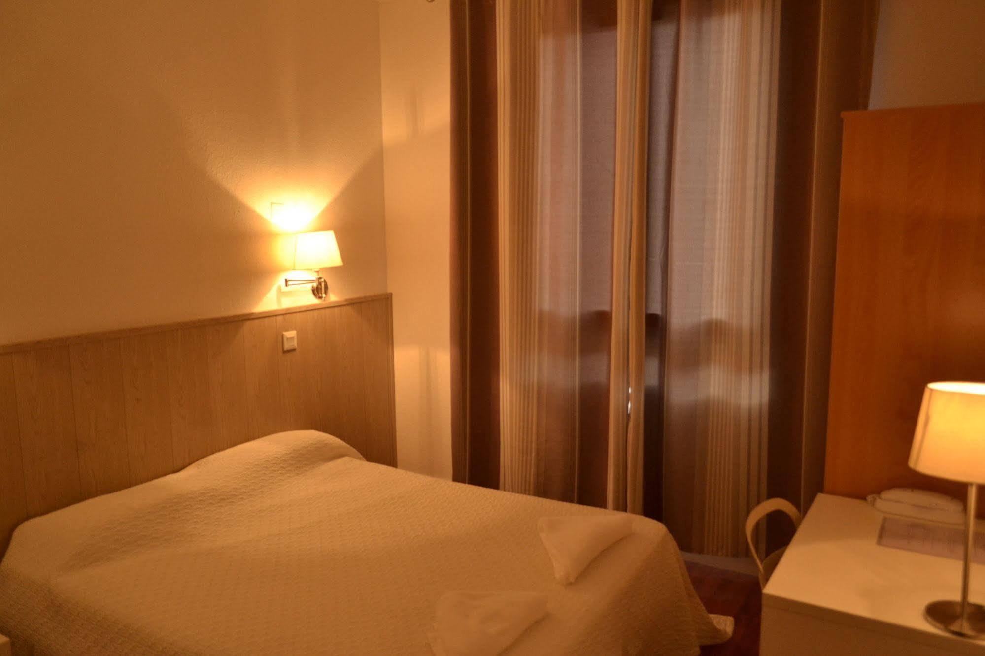 Hotel Des Vignes Rivesaltes Esterno foto